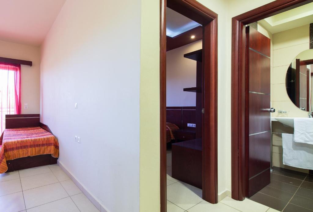 Canadian Hotel Laganas Ngoại thất bức ảnh